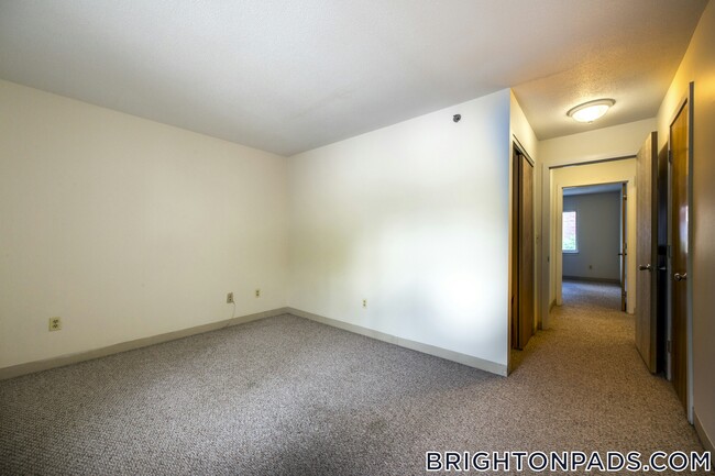 142 N Beacon St in Boston, MA - Building Photo - Building Photo