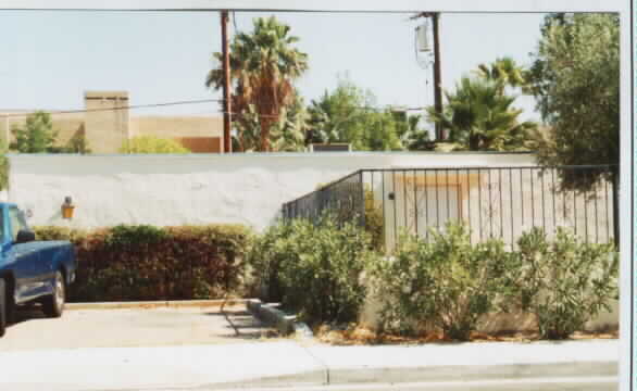 940 E Cottonwood Rd in Palm Springs, CA - Foto de edificio - Building Photo