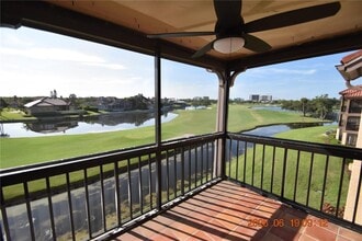 2400 Feather Sound Dr in Clearwater, FL - Building Photo - Building Photo