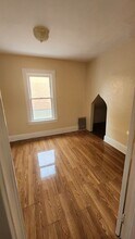 319 E Streicher St-Unit -upper in Toledo, OH - Building Photo - Building Photo
