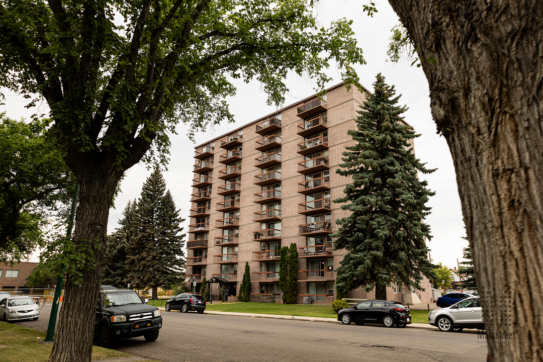 Dhillon Tower in Lethbridge, AB - Building Photo