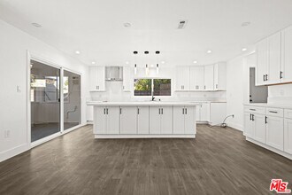 6257 Lindley Ave in Los Angeles, CA - Building Photo - Building Photo