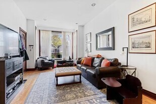 1818 N Albany Ave, Unit 1 in Chicago, IL - Building Photo