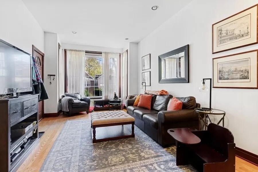 1818 N Albany Ave, Unit 1 in Chicago, IL - Building Photo