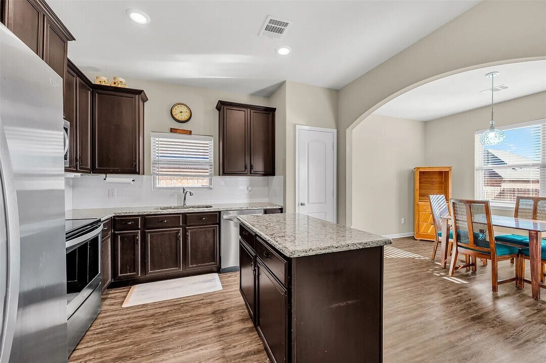 1829 Tyne Way in Crowley, TX - Building Photo