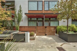 2002 E 7th St in Austin, TX - Building Photo