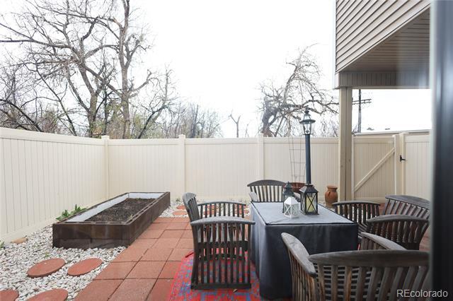 9675 E Kansas Cir in Denver, CO - Building Photo