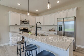 12411 S Parkwood Ln in Lee's Summit, MO - Building Photo - Building Photo