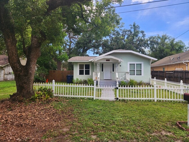 8212 N Dakota Ave in Tampa, FL - Building Photo - Building Photo