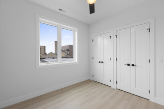 906 W Dakin St, Unit 202 in Chicago, IL - Building Photo - Building Photo