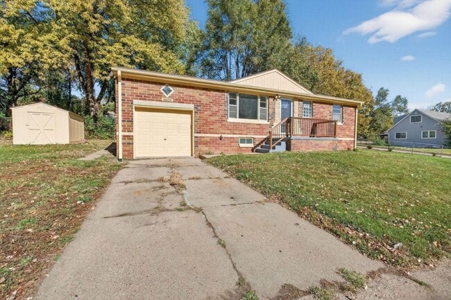 property at 4604 Saratoga St