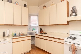 3238 N Sheffield Ave-Unit -Unit 2 in Chicago, IL - Foto de edificio - Building Photo