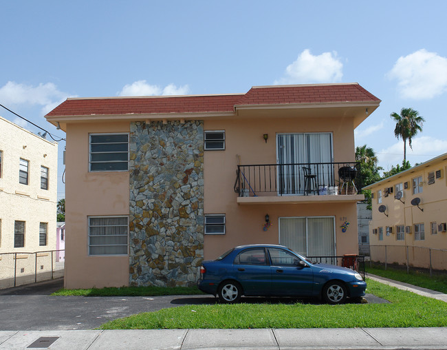 839 SW 4th St in Miami, FL - Building Photo - Building Photo