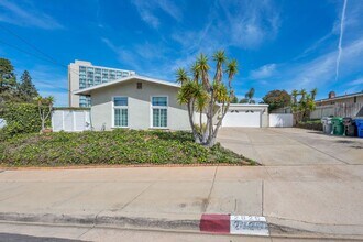 2829 Cowley Way in San Diego, CA - Building Photo - Building Photo