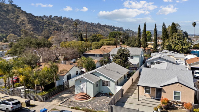 2307 Harwood St in Los Angeles, CA - Building Photo - Building Photo