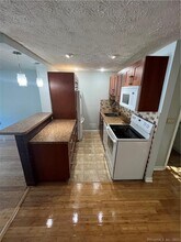 300 Meridian St in Groton, CT - Building Photo - Building Photo