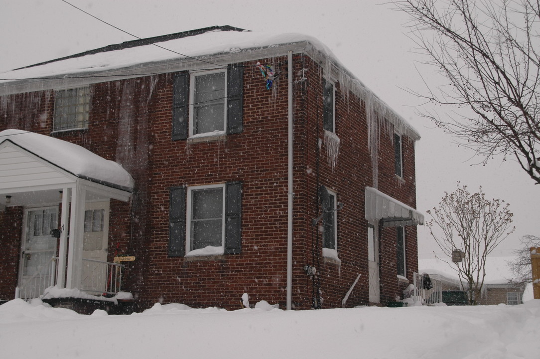 21-23 E 4th Ave in Latrobe, PA - Building Photo