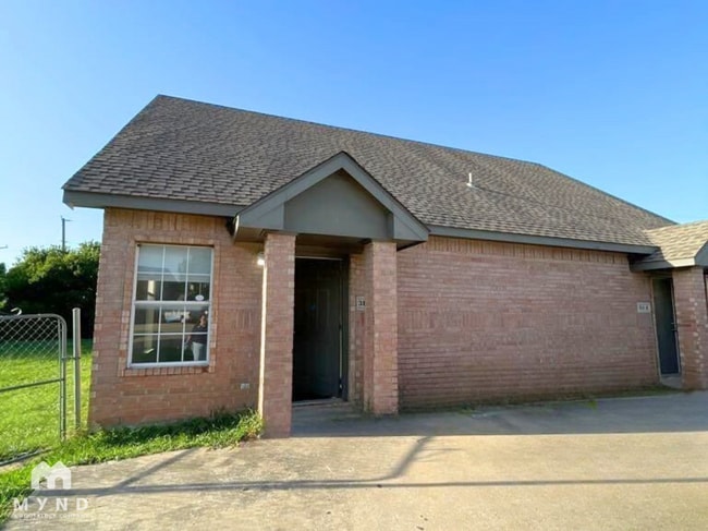 property at 314 Queens Ct N