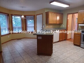 603 SW 27th Way in Troutdale, OR - Building Photo - Building Photo