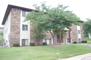 17 Woodland Oaks Dr, Unit Woodland Oaks Apartments