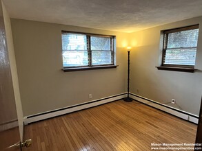 40 Loomis St, Unit 39-39 in Cambridge, MA - Building Photo - Building Photo