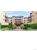 40 Stoner Ave in Great Neck, NY - Building Photo