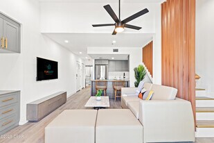 8115 Thomas Dr in Panama City, FL - Building Photo