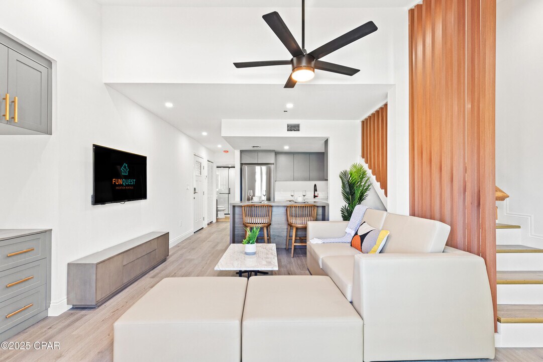 8115 Thomas Dr in Panama City, FL - Building Photo