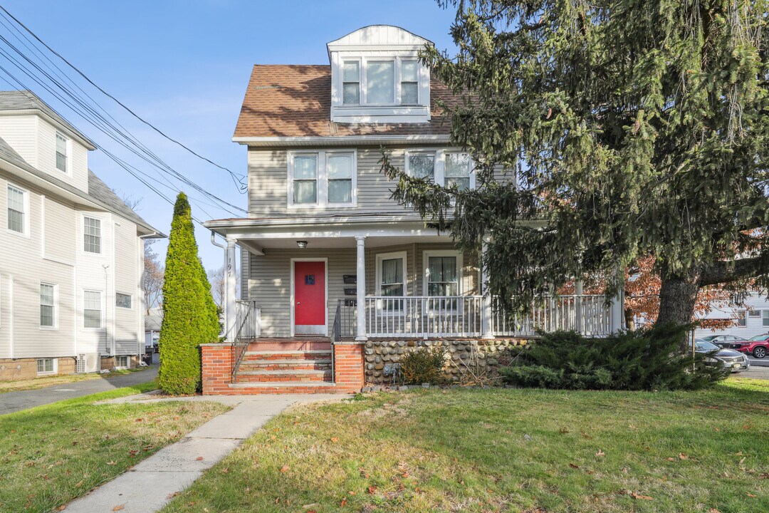 197 Montgomery St-Unit -2 in Bloomfield, NJ - Building Photo