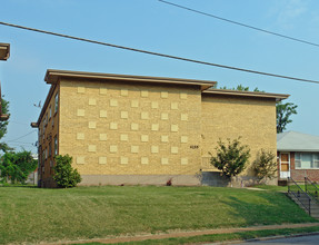 Woodbury Manor in St. Louis, MO - Building Photo - Building Photo