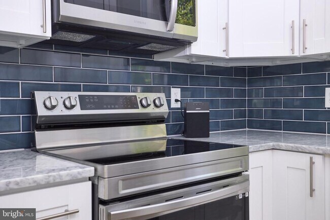 2810 S Arlington Ridge Rd in Arlington, VA - Building Photo - Building Photo