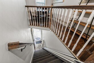 39 Bay Shore Ave in Bay Shore, NY - Foto de edificio - Building Photo