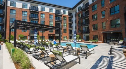 1711 Commonwealth Ave in Charlotte, NC - Foto de edificio - Building Photo
