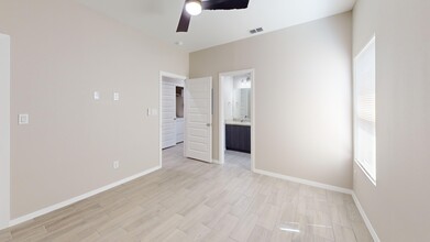 307 W Diamond Ave in Alton, TX - Building Photo - Building Photo