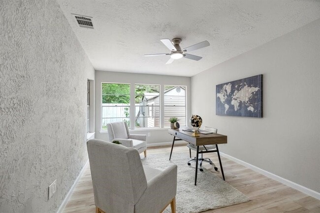 property at 1819 Redwood Ct