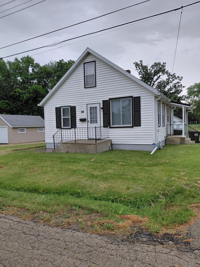 property at 723 N Hunt Ave