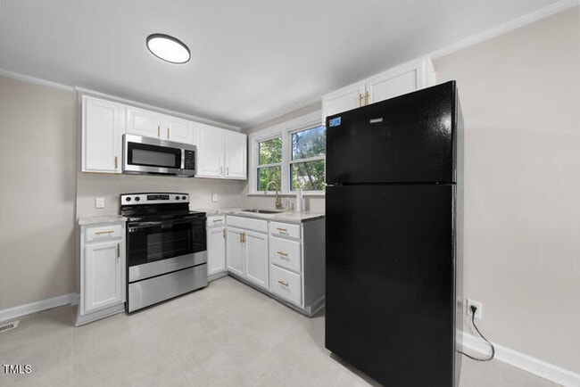 104 Archdale Dr in Durham, NC - Building Photo - Building Photo