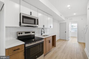 2216 N Franklin St in Philadelphia, PA - Building Photo