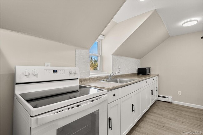 174 Mills Pond Rd in Saint James, NY - Building Photo - Building Photo