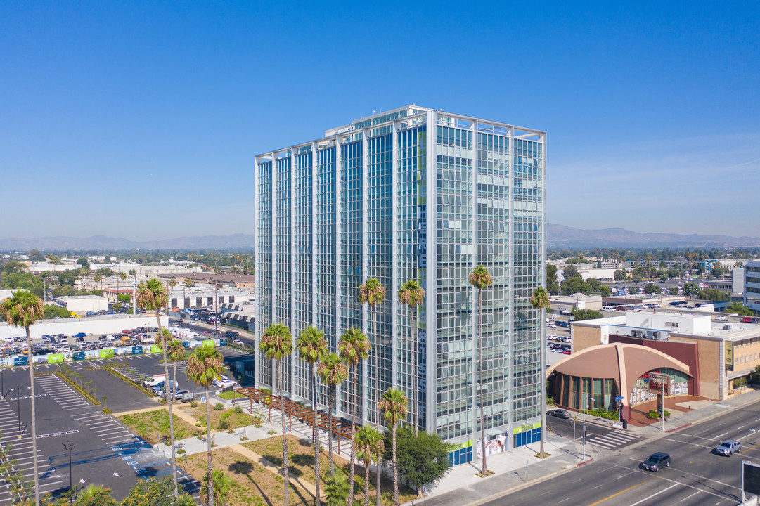 Panorama Tower in Van Nuys, CA - Building Photo