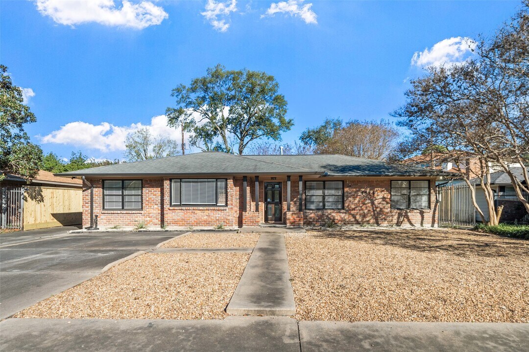 4614 Merwin St in Houston, TX - Foto de edificio