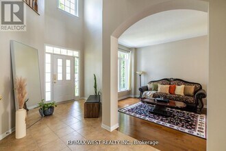 214 Castlegarth Crescent in Ottawa, ON - Building Photo - Building Photo