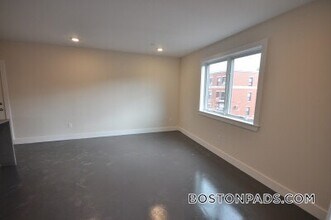 328 Bank St in Harwich, MA - Building Photo - Building Photo