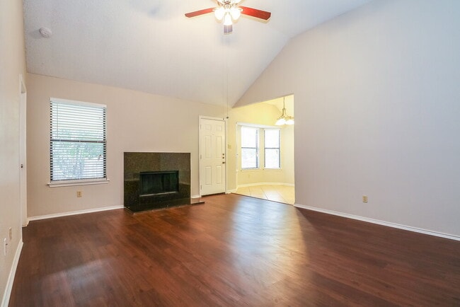 641 Ozark Ave in Burleson, TX - Building Photo - Building Photo