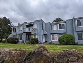 12 Cedar Ct in East Haven, CT - Building Photo - Building Photo