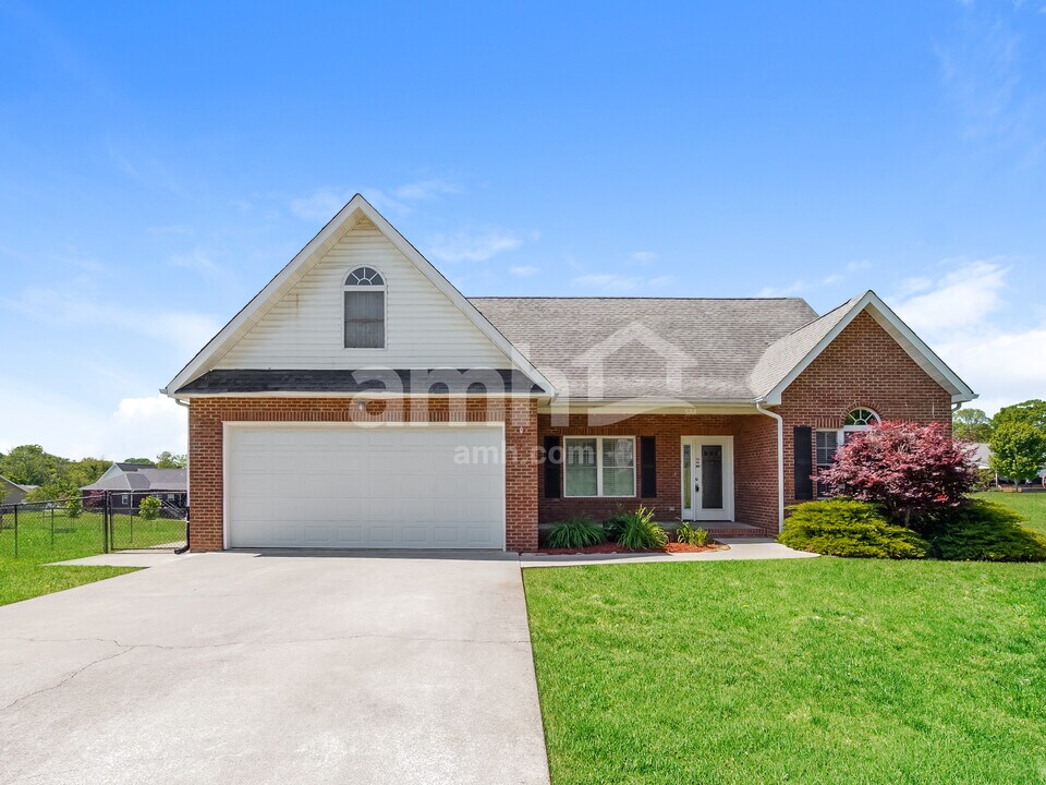 1725 Tahoe Trail in Sevierville, TN - Building Photo
