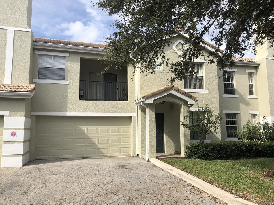 166 SW Peacock Blvd-Unit -34201 in Port St. Lucie, FL - Building Photo