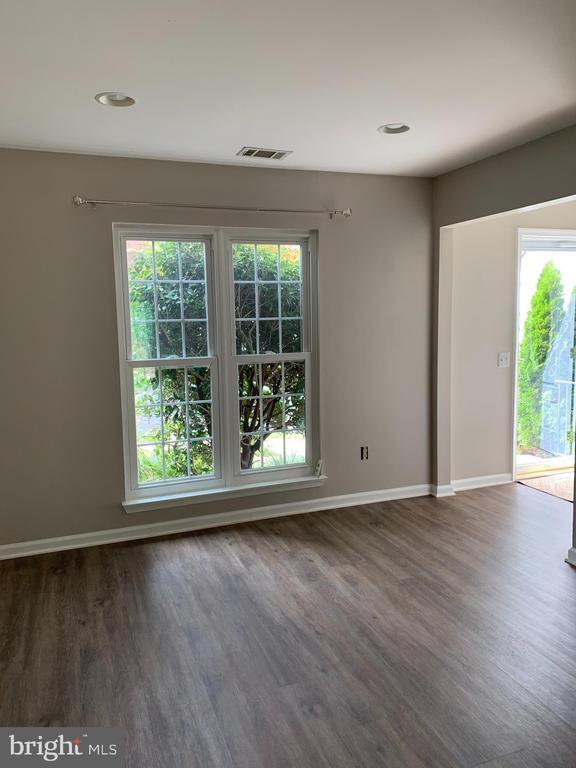6257 Astrid Cove in Centreville, VA - Building Photo - Building Photo