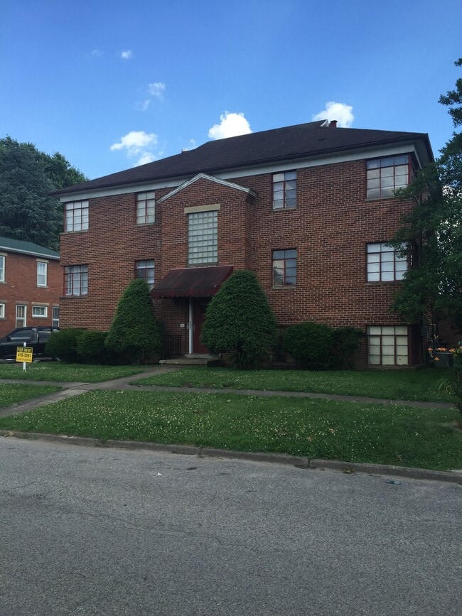 2005 Washington Ave, Unit 3 in Huntington, WV - Building Photo - Building Photo