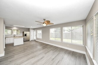 18178 Woodsdale Ct in Porter, TX - Foto de edificio - Building Photo
